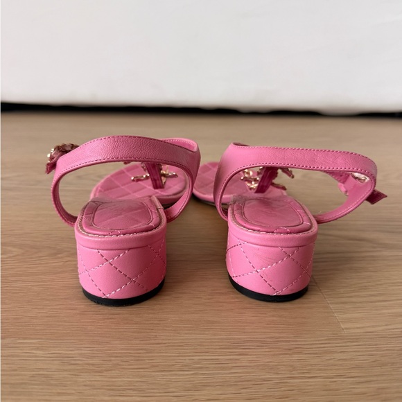 CHANEL Pink Quilted Leather T-Strap Logo Sandals - Picture 3 of 6